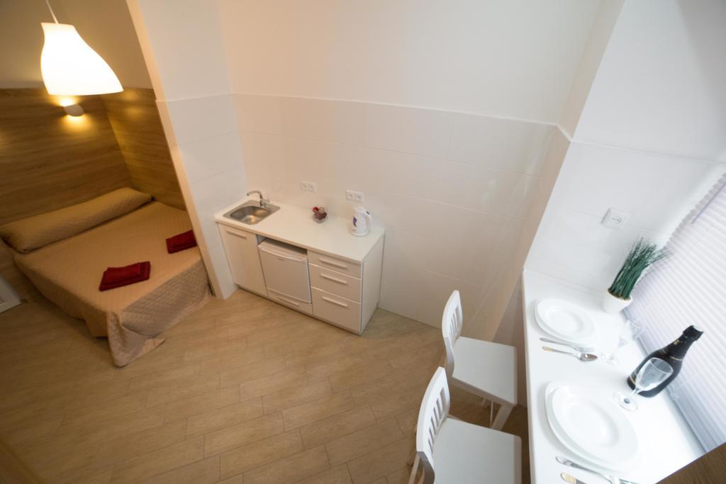 Apartment On Filatova 10/1 Λβιβ Εξωτερικό φωτογραφία